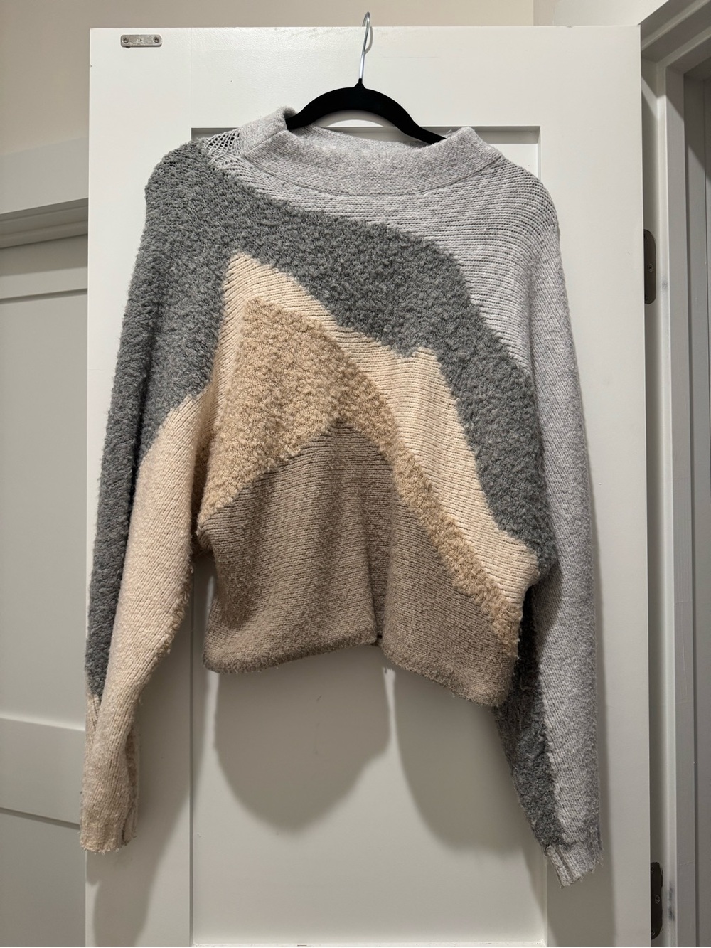 Abercrombie & Fitch Neutral Chevron Crewneck Sweater - Gray, Cream, Tan